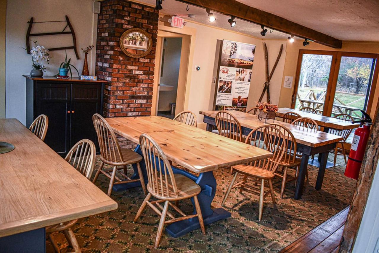 Brook Road Inn Goshen Экстерьер фото