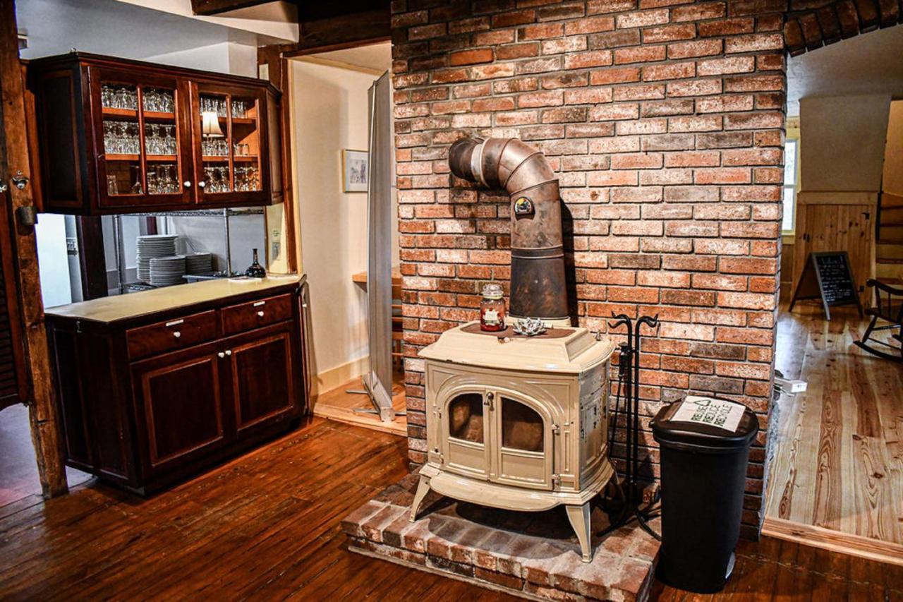 Brook Road Inn Goshen Экстерьер фото