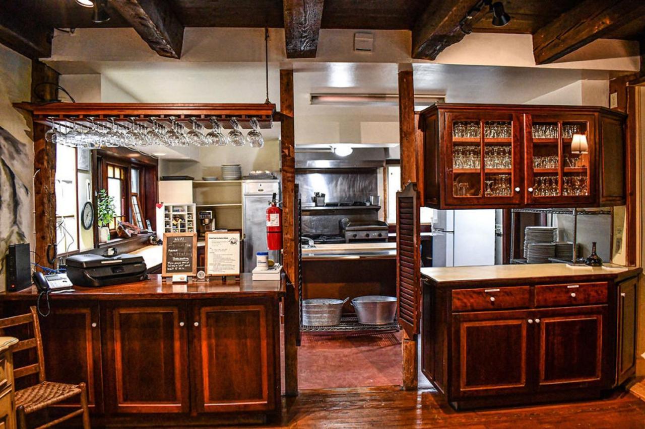 Brook Road Inn Goshen Экстерьер фото