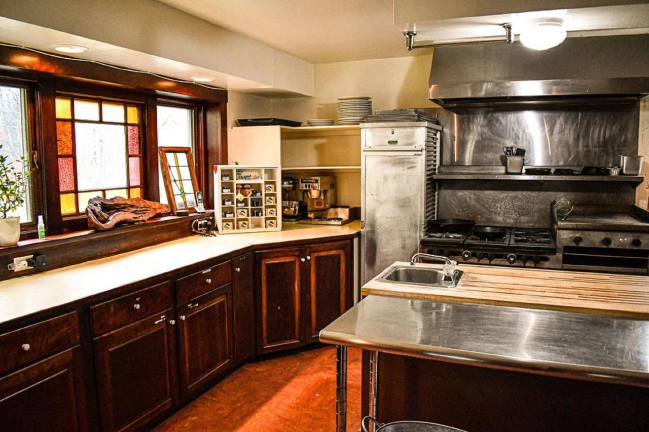 Brook Road Inn Goshen Экстерьер фото