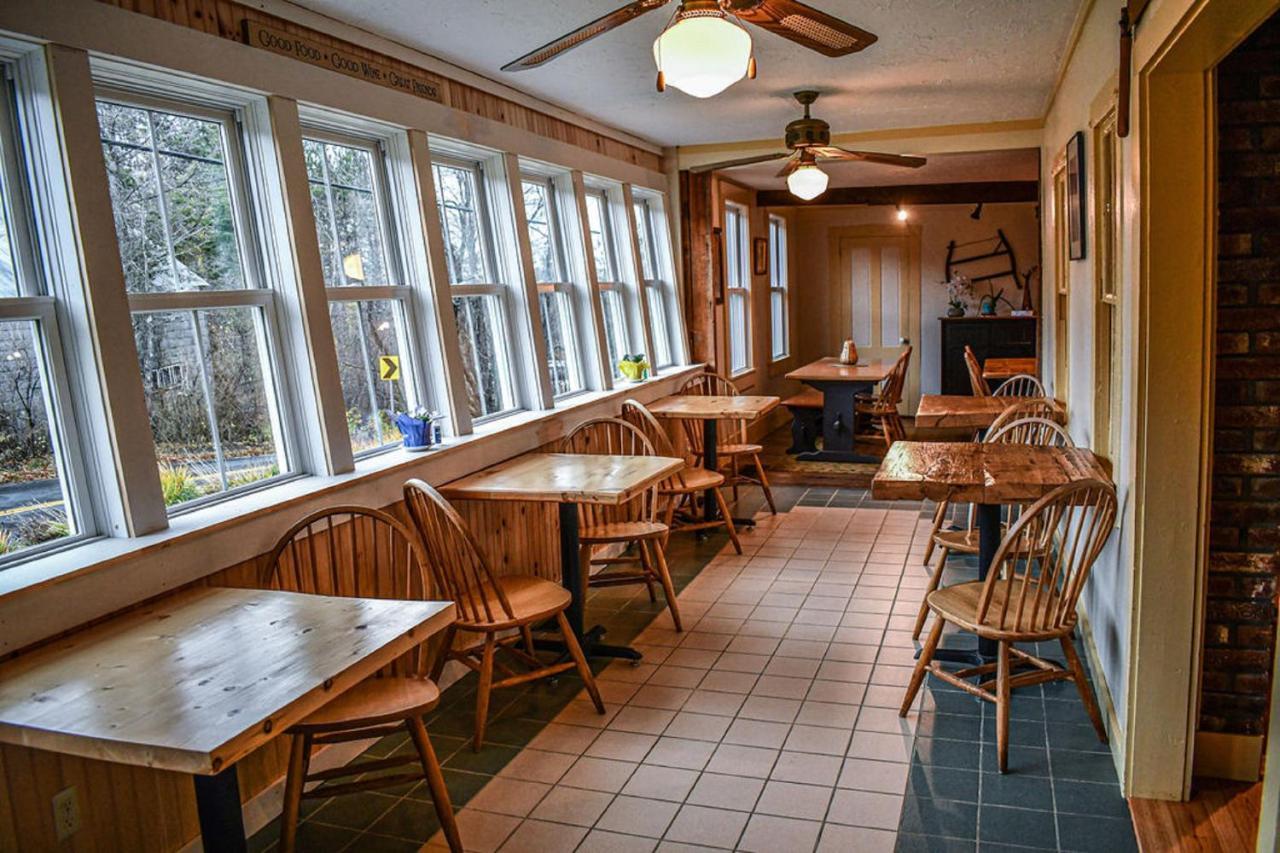 Brook Road Inn Goshen Экстерьер фото