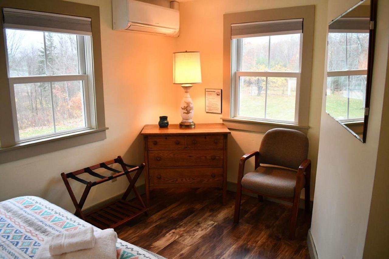 Brook Road Inn Goshen Экстерьер фото