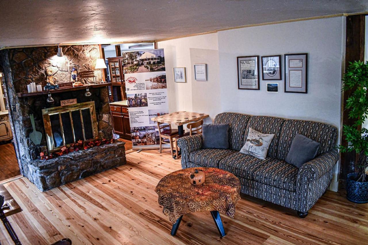 Brook Road Inn Goshen Экстерьер фото