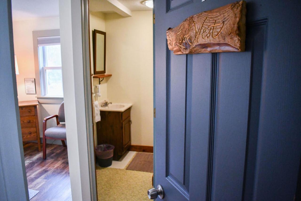 Brook Road Inn Goshen Экстерьер фото