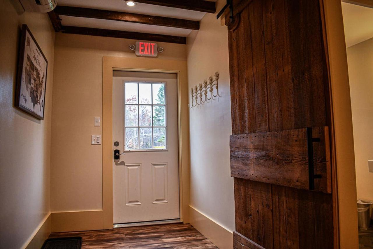 Brook Road Inn Goshen Экстерьер фото